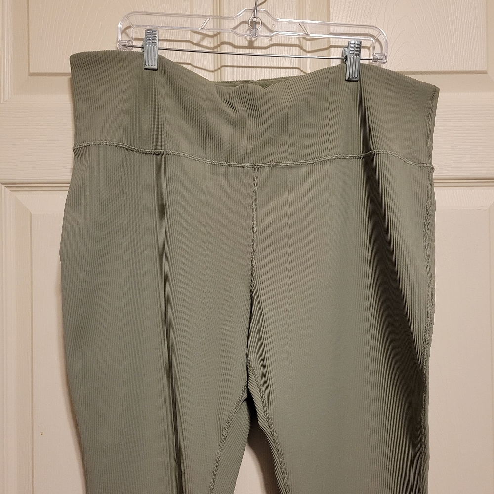 Athleta Women Elation Rib Crop Flare Leg Legging 3X Green - Picture 3 of 7
